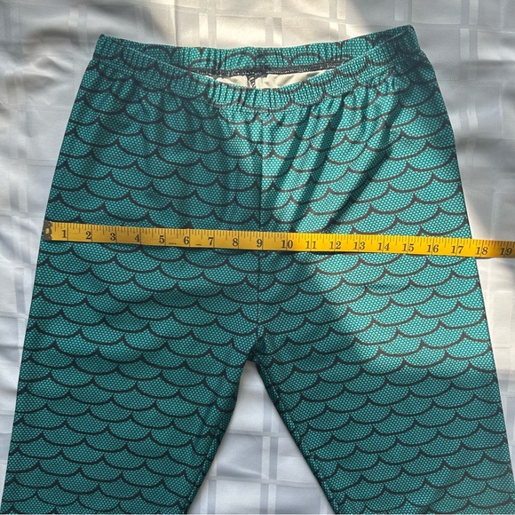 Mermaid Style Green Scale Pattern Leggings - Picture 6 of 12